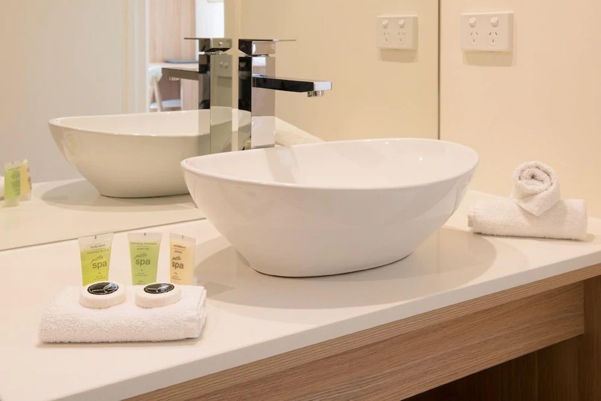 Boathouse Resort Studios And Suites Blairgowrie Eksteriør billede